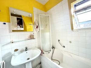 Celine 19 Montmartre Moment, Sacré Cœur View & Eiffel Tower