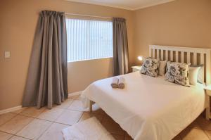 Dei Gratia, Langebaan, 8-sleeper