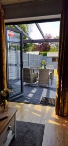 Country Style, 2 bedroom house, Parking and superb location