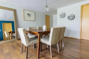 Capitalia Exclusive Design & Near Lincoln Park