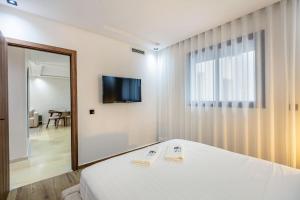 Modern apartment close to M Avenue & Menara Mall