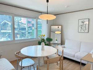 3 rooms 3 mins walk to Sangsu Stn 2F