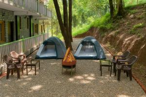 Cedar Woods - A Boutique Resort In House Parking