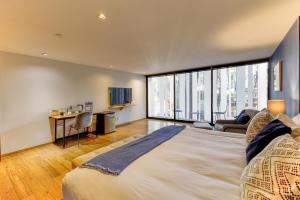 Capitalia Refined Design in an Ideal Location