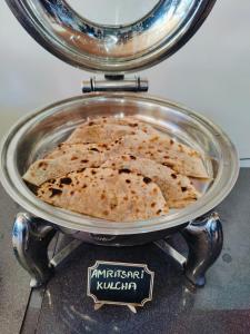 Aliza Inn And Suites By SRS Hotels