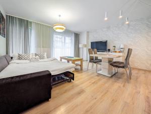 Kępa Mieszczańska Apartments by BookingHost