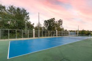 Calejo House – Pool & Sports & Grill Retreat