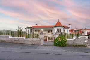 Calejo House – Pool & Sports & Grill Retreat