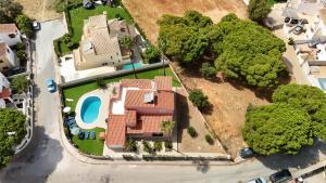 Vila Paraiso da Maria 5 quartos duas salas, jardim, piscina, varanda com churrasqueira e WIFI