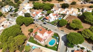 Vila Paraiso da Maria 5 quartos duas salas, jardim, piscina, varanda com churrasqueira e WIFI