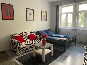 Tiffany Apartment in the City Center