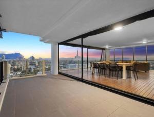 Sub-Penthouse Dream in Circle on Cavill - Hosted by Coastal Letting Co.