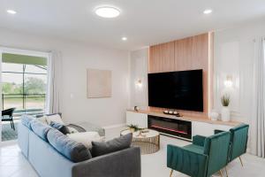 8BR Home w Pool at Windsor Cay Resort