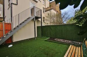 Fantastic 2 Bed Garden Flat In West London