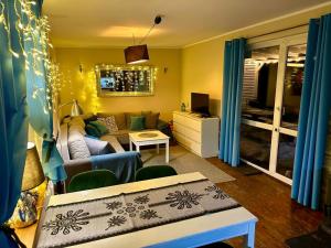 Wilcza Chatka na Kaszubach,niedaleko stoku Koszałkowo,kominek,balia