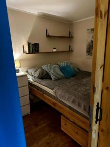 Wilcza Chatka na Kaszubach,niedaleko stoku Koszałkowo,kominek,balia