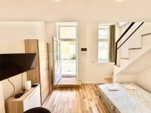 C24 Dorka Mini Studio