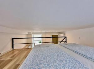 C24 Dorka Mini Studio