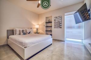 Centric 2BR Condo- Balcony - Rooftop Pool