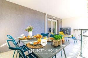 SELECT -T3 au coeur du Lavandou à proximité des commerces et des plages avec parking et piscine - EDEN-E31