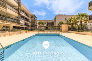 SELECT -T3 au coeur du Lavandou à proximité des commerces et des plages avec parking et piscine - EDEN-E31