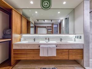 Luxury 4BR Oceanfront Condo - Private Beach - Pool