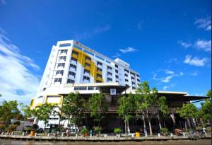 Sunday Near Jonker Street