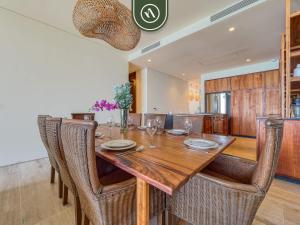 Luxury 4BR Oceanfront Condo - Private Beach - Pool