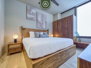 Luxury 4BR Oceanfront Condo - Private Beach - Pool