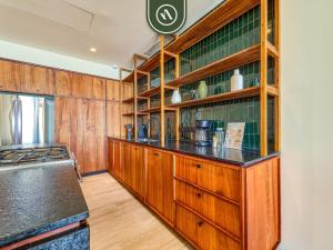 Luxury 4BR Oceanfront Condo - Private Beach - Pool