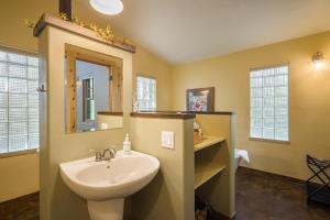 Creekside Cowa-Bungalow - 61 E 200 - Studio