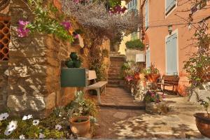 SELECTsoHOME - Duplex avec terrasse au cœur du village de Bormes-les-mimosas ! - IRUNDA