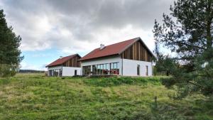 Warmińska Polana - Nowy, całoroczny dom na 2 ha łące dla 8 osób - Gietrzwałd