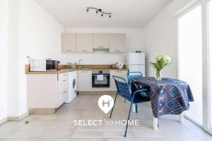 SELECTsoHOME - Appartement pour 4 personnes avec parking privé et grande terrasse ! - Centre-ville du Lavandou - LAVANDOR