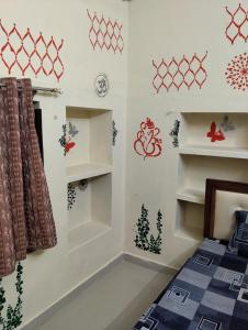 Raghunath Bhawan Yatri Niwas Home Stay AC Or Non AC Rooms