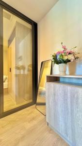 Modern 2 Bedroom Condo - The Base Height