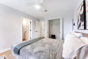 Family Townhouse 10 Min to Parks with Themed Room