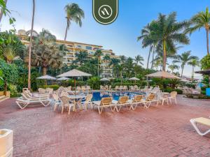 Beachfront 2 BR Condo - Beach - Pools - Tennis