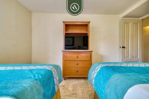 Beachfront 2 BR Condo - Beach - Pools - Tennis