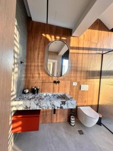 City Centre Penthouse (Outdoor Bathroom + BBQ)