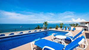 Cozy 2BR King beds - Rooftop Pool - Fast WiFi