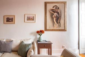 Porto 61 - Bright 2BR w Balcony by LovelyStay