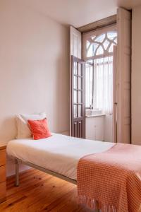 Porto 61 - Bright 2BR w Balcony by LovelyStay