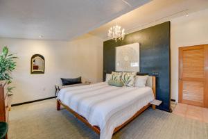 Slack Tide On Duval Street