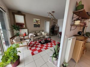 Gerland T2 standing - balcon - parking privé souterrain