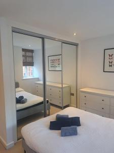Central 2-Bedroom Retreat