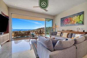Oceanview 3 BR Condo - Pool - View of the Desert