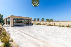 Luxury 2 BR Condo - Oceanview Pool - Gym