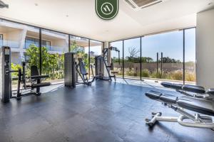 Luxury 2 BR Condo - Oceanview Pool - Gym