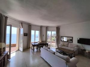 Maison charmante, pied dans leau